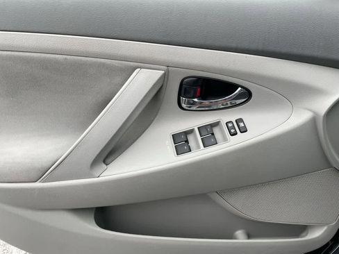 Used 2010 Toyota Camry LE image 27