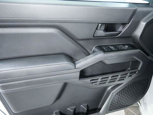 Used 2025 Toyota Tacoma SR AWD/4WD image 6