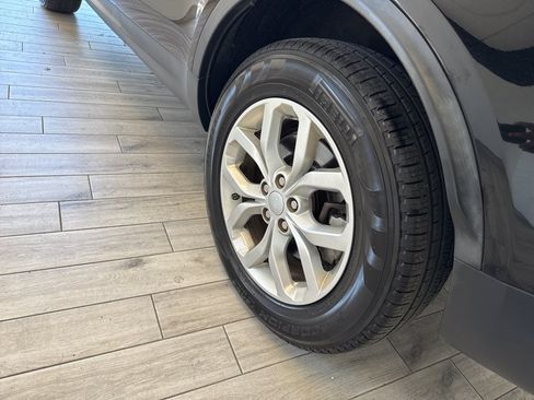 Used 2019 Land Rover Discovery SE AWD/4WD image 6