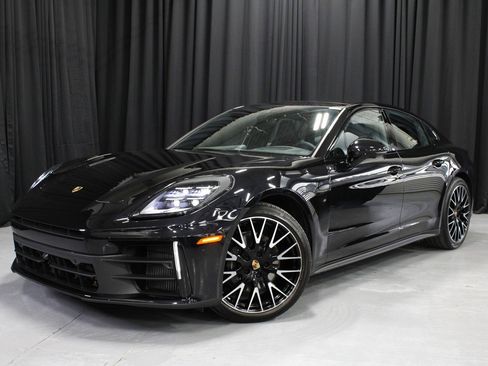 Certified 2025 Porsche Panamera 4 image 1