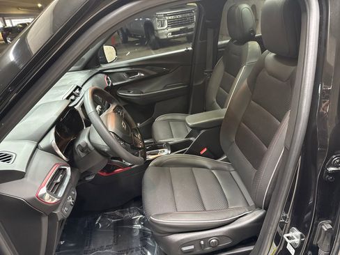 Used 2022 Chevrolet TrailBlazer RS w/ Sun and Liftgate Package image 11