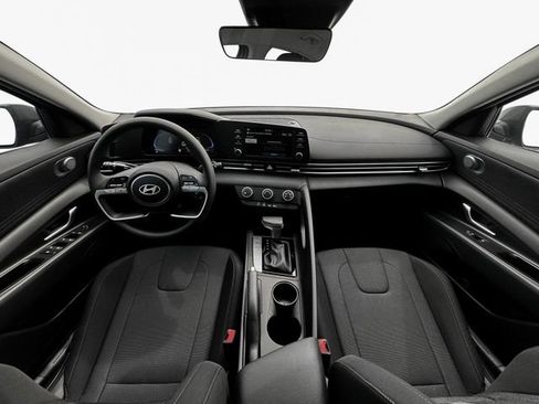 New 2025 Hyundai Elantra SE image 14