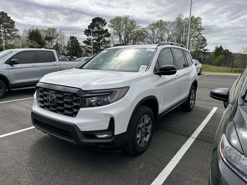 Used 2023 Honda Passport TrailSport image 3