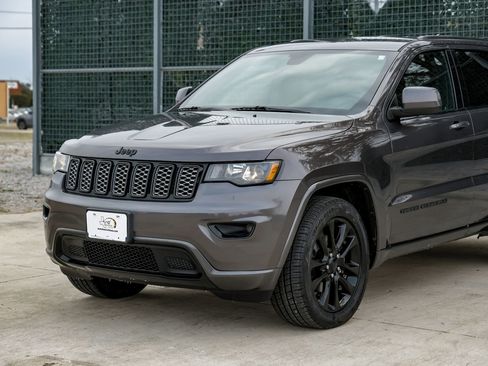 Used 2019 Jeep Grand Cherokee Altitude AWD/4WD image 7