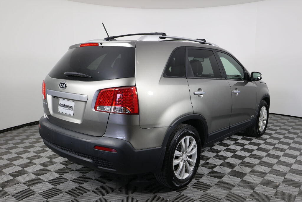 Used 2011 Kia Sorento LX w/ Convenience Pkg AWD/4WD image 2