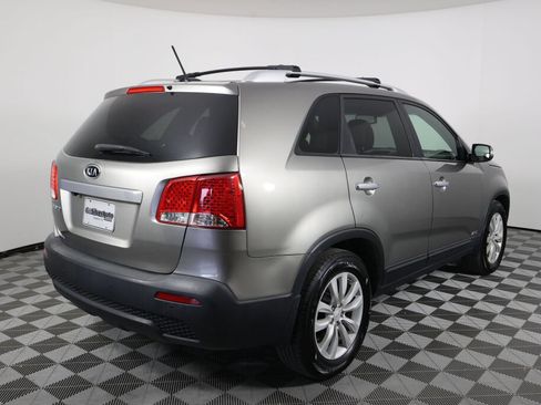 Used 2011 Kia Sorento LX w/ Convenience Pkg AWD/4WD image 2
