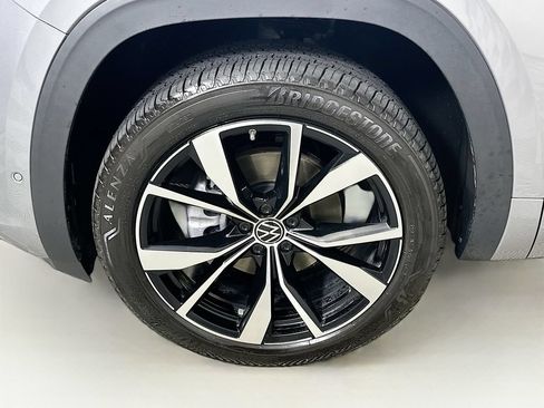 Used 2025 Volkswagen Atlas Cross Sport SEL Premium R-Line AWD/4WD image 25