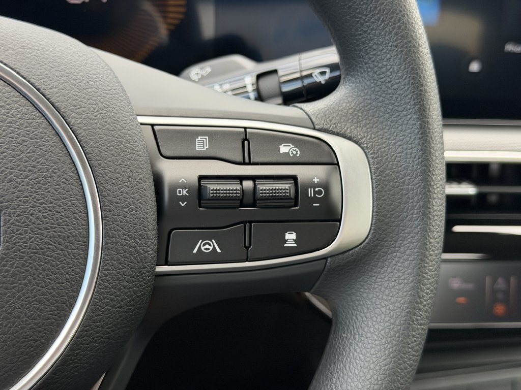 New 2026 Kia K5 LXS FWD image 32