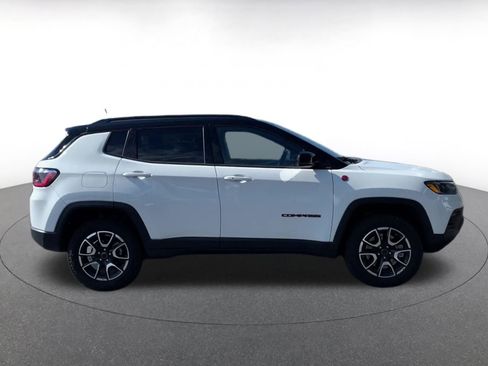 Used 2025 Jeep Compass Trailhawk image 16