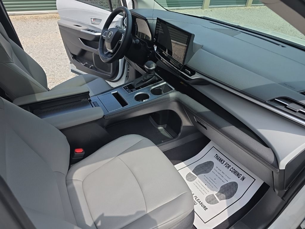 Certified 2025 Toyota Sienna XLE AWD/4WD image 16