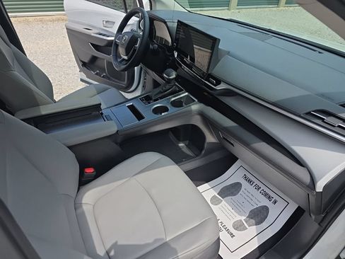 Certified 2025 Toyota Sienna XLE AWD/4WD image 16
