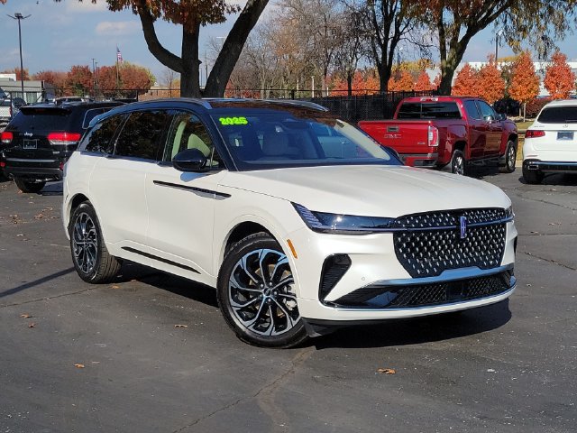 Used 2025 Lincoln Nautilus Reserve AWD/4WD image 32