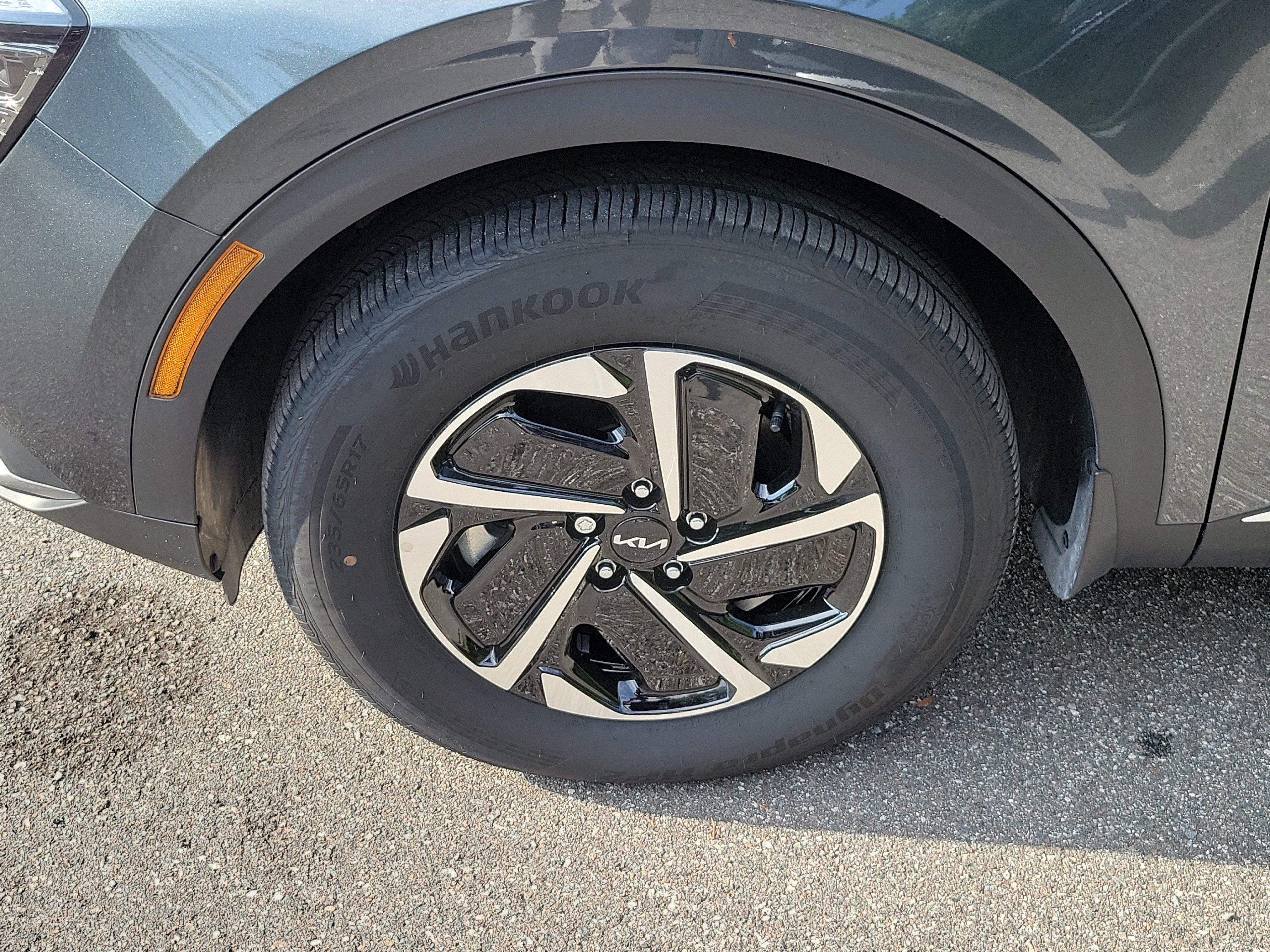 Certified 2025 Kia Sportage LX AWD/4WD image 35