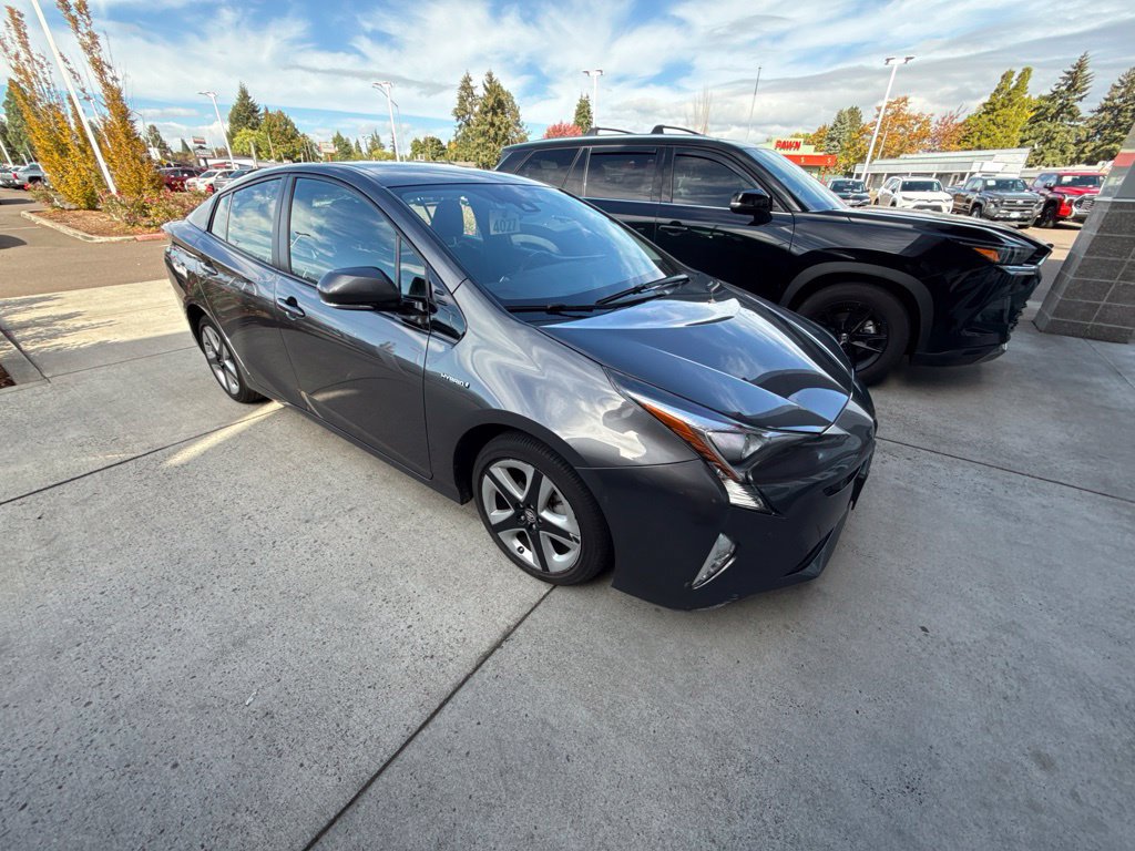 Used 2017 Toyota Prius Three Touring FWD image 3
