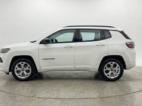 Used 2025 Jeep Compass Latitude AWD/4WD image 4