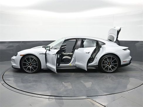 New 2026 Porsche Taycan image 31