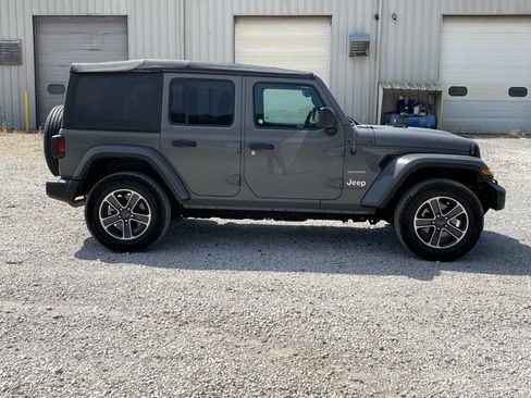 Used 2023 Jeep Wrangler Unlimited Sahara w/ Cold Weather Group AWD/4WD image 2