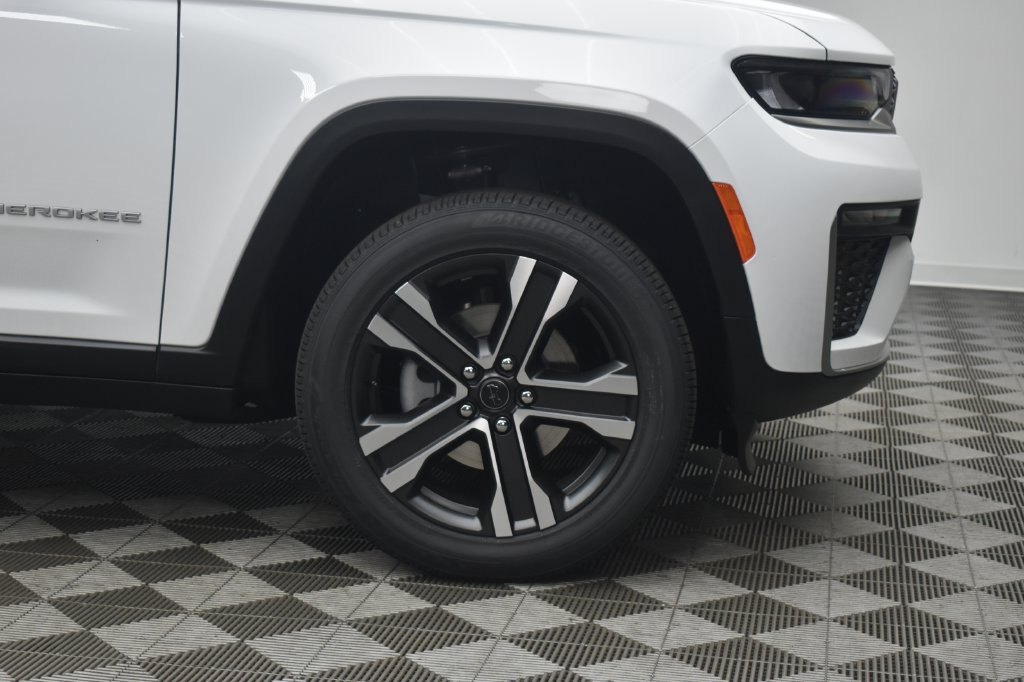 New 2027 Jeep Grand Cherokee Limited AWD/4WD image 6
