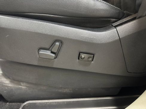 Used 2019 Dodge Grand Caravan SXT FWD image 20