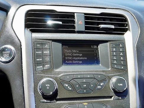 Used 2017 Ford Fusion SE w/ Equipment Group 201A AWD/4WD image 23