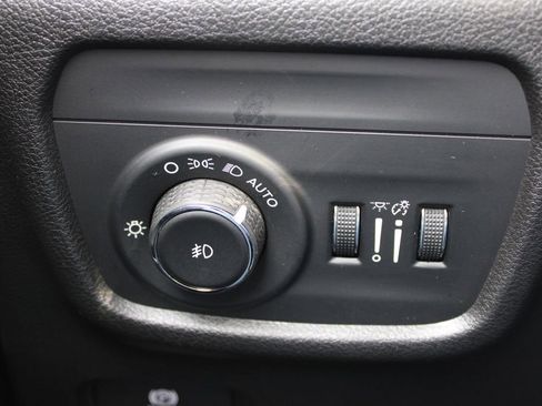 Used 2022 Jeep Grand Cherokee Limited image 50