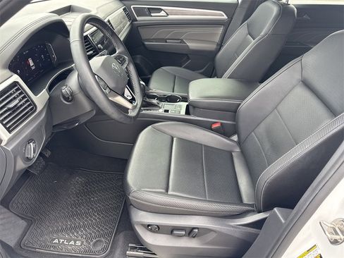 Used 2023 Volkswagen Atlas Cross Sport SE image 12