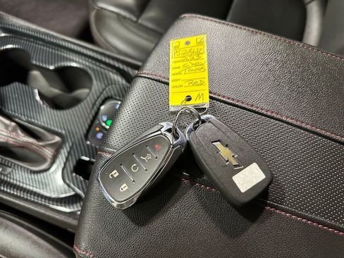 Used 2023 Chevrolet Traverse RS image 38