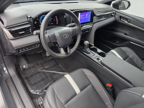 Used 2025 Toyota Camry SE FWD image 10