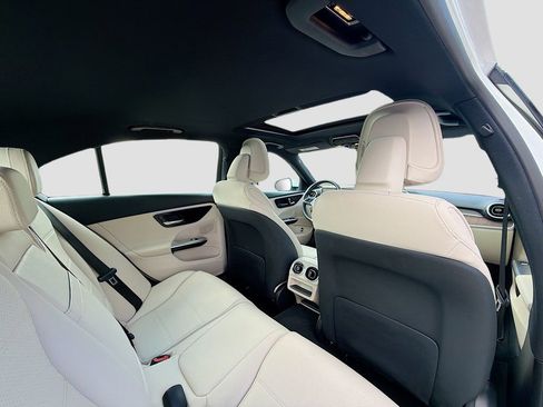 Used 2025 Mercedes-Benz C 300 Sedan image 28