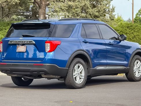 Used 2023 Ford Explorer XLT AWD/4WD image 4