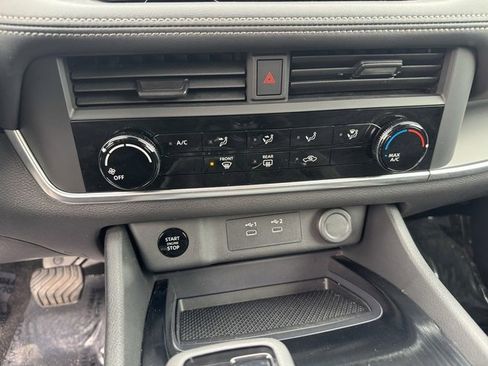 Used 2024 Nissan Rogue S image 22