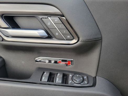 Used 2025 GMC Sierra 1500 AT4 w/ AT4 Premium Package AWD/4WD image 15