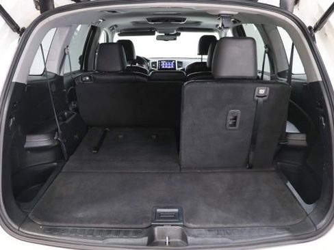 Used 2018 Honda Pilot Touring image 37