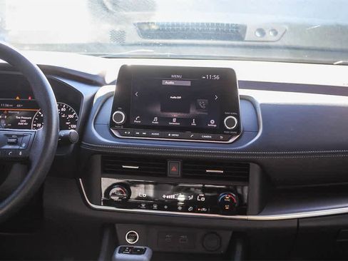 Used 2023 Nissan Rogue SV image 18