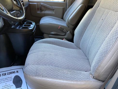 Used 2017 Chevrolet Express 3500 Extended image 35