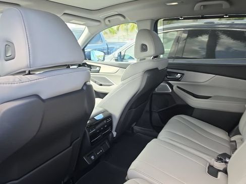 Used 2025 Acura MDX w/ Technology Package FWD image 8
