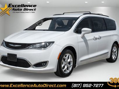 Used 2017 Chrysler Pacifica Touring-L w/ Tire & Wheel Group