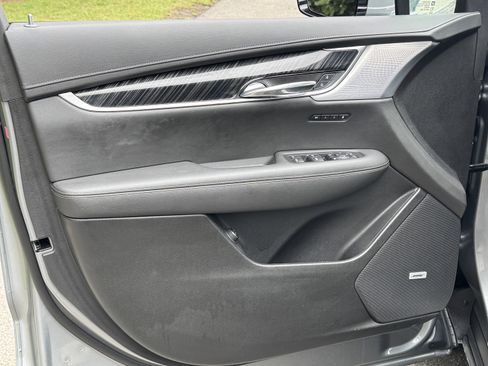 Used 2025 Cadillac XT6 Premium Luxury image 10