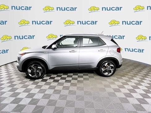 Used 2024 Hyundai Venue SEL FWD image 4