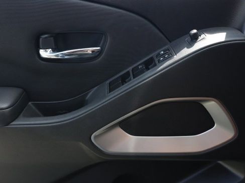 Used 2023 Nissan Frontier SV image 22