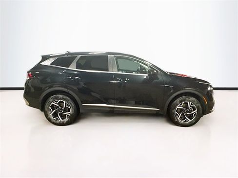 Used 2023 Kia Sportage LX image 8