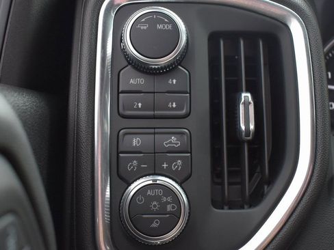 Used 2022 GMC Sierra 2500 AT4 w/ AT4 Premium Plus Package image 18