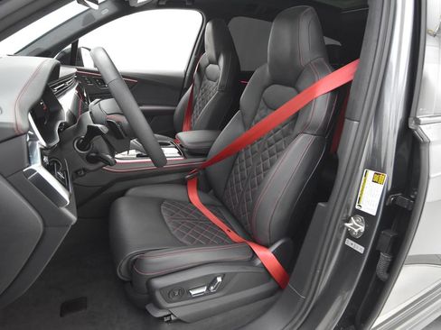 Used 2025 Audi SQ7 Prestige AWD/4WD image 30