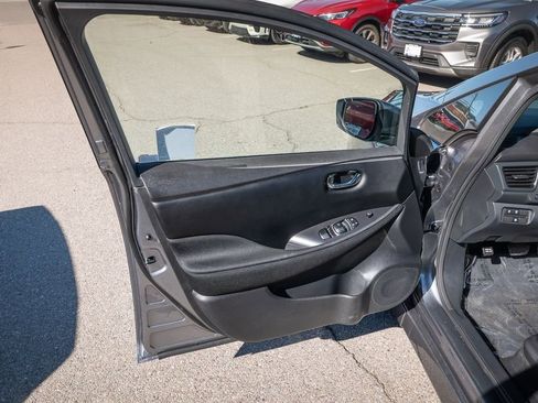 Used 2023 Nissan Leaf S image 12