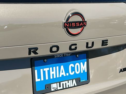 Used 2025 Nissan Rogue SV AWD/4WD image 28