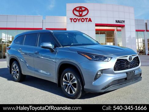Used 2023 Toyota Highlander XLE FWD image 1