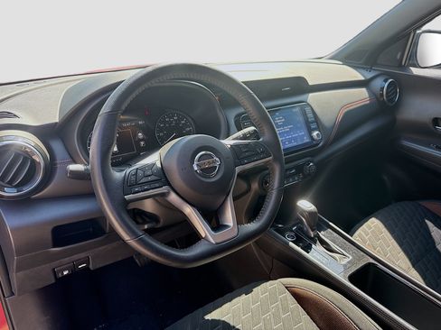 Used 2021 Nissan Kicks SR FWD image 9