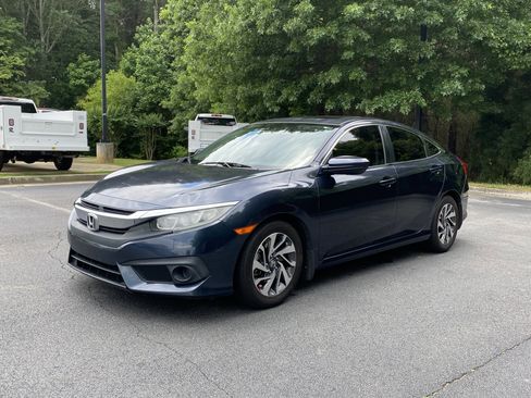 Used 2018 Honda Civic EX image 5