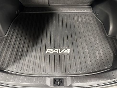 Used 2020 Toyota RAV4 XLE w/ XLE Grade Weather Package AWD/4WD image 27