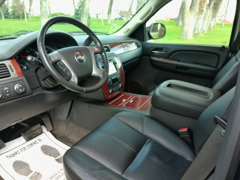 Used 2008 Chevrolet Suburban LTZ w/ LTZ Preferred Equipment Group AWD/4WD image 20
